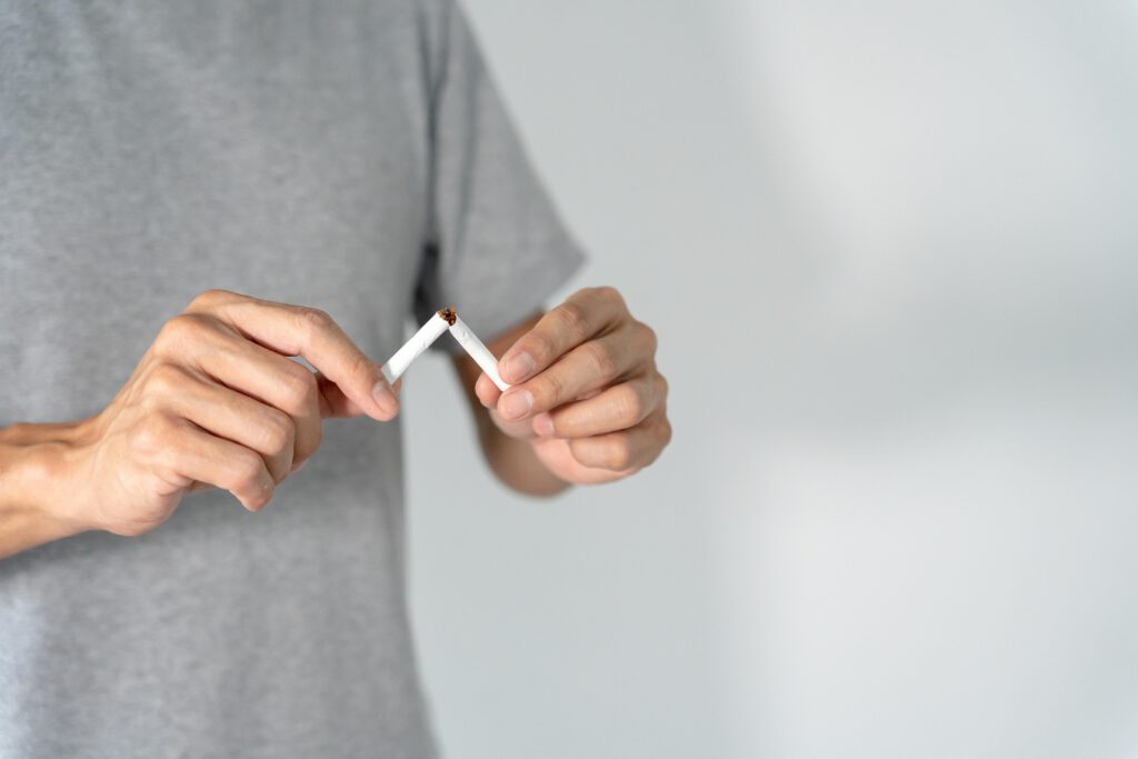 Personne qui arrete de fumer